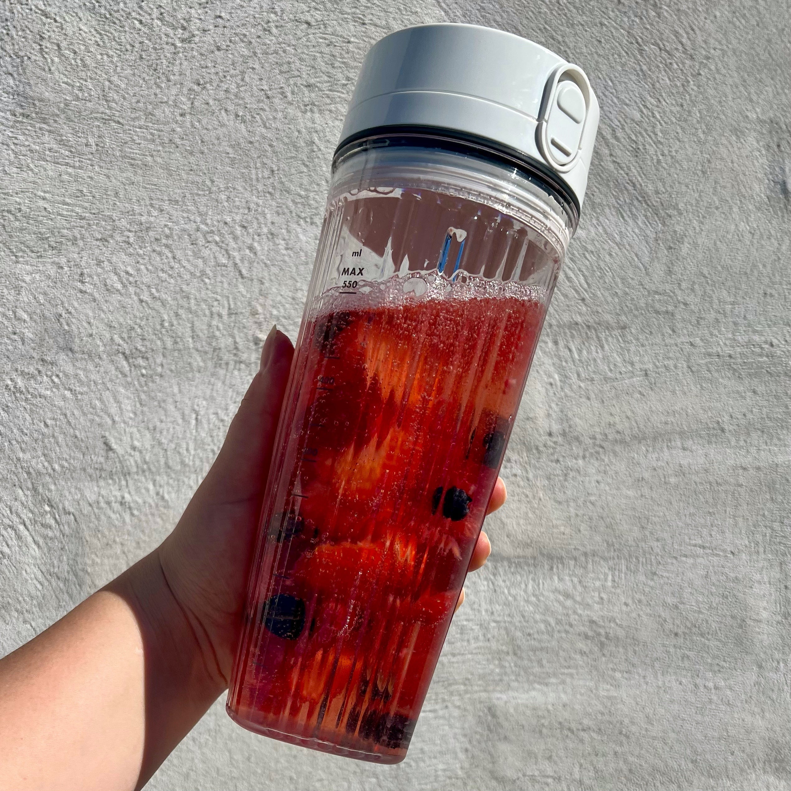 BÆR INFUSION | Infusionsvand med jordbær, blåbær og hindbær