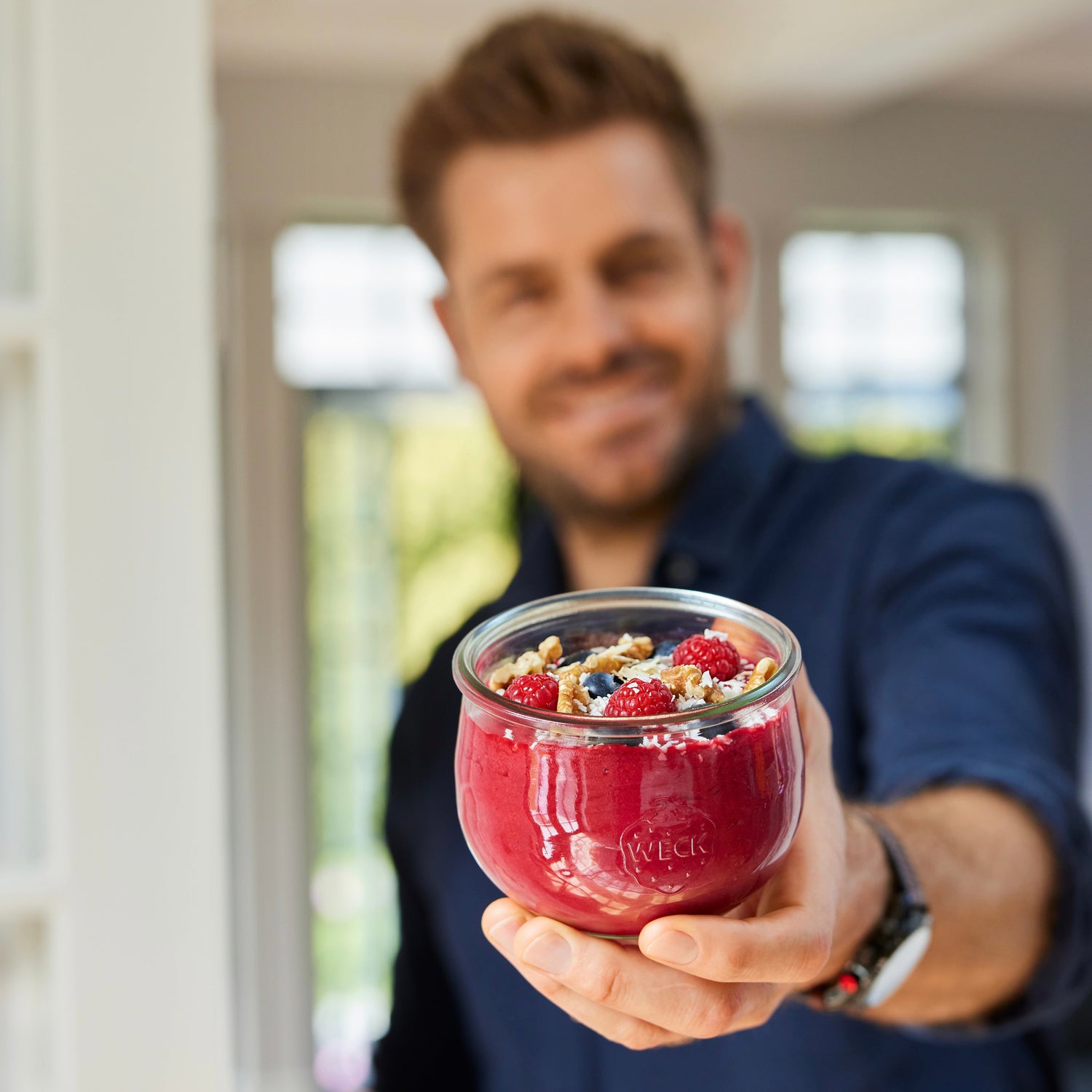 Hindbærdrøm | Smoothiebowl med hindbær, avocado og rødbede