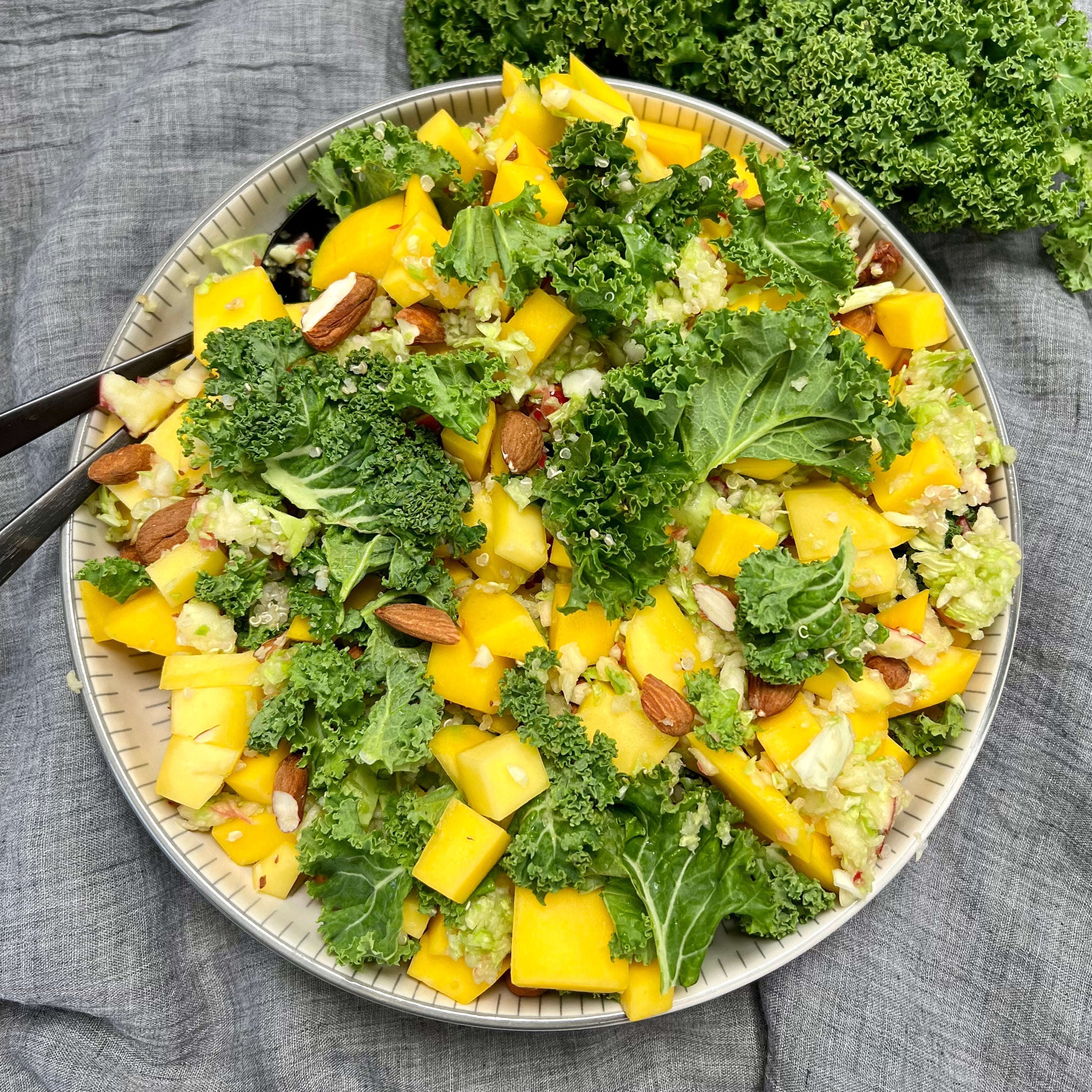 Måltidssalat med quinoa | Mættende salat med quinoa og mango