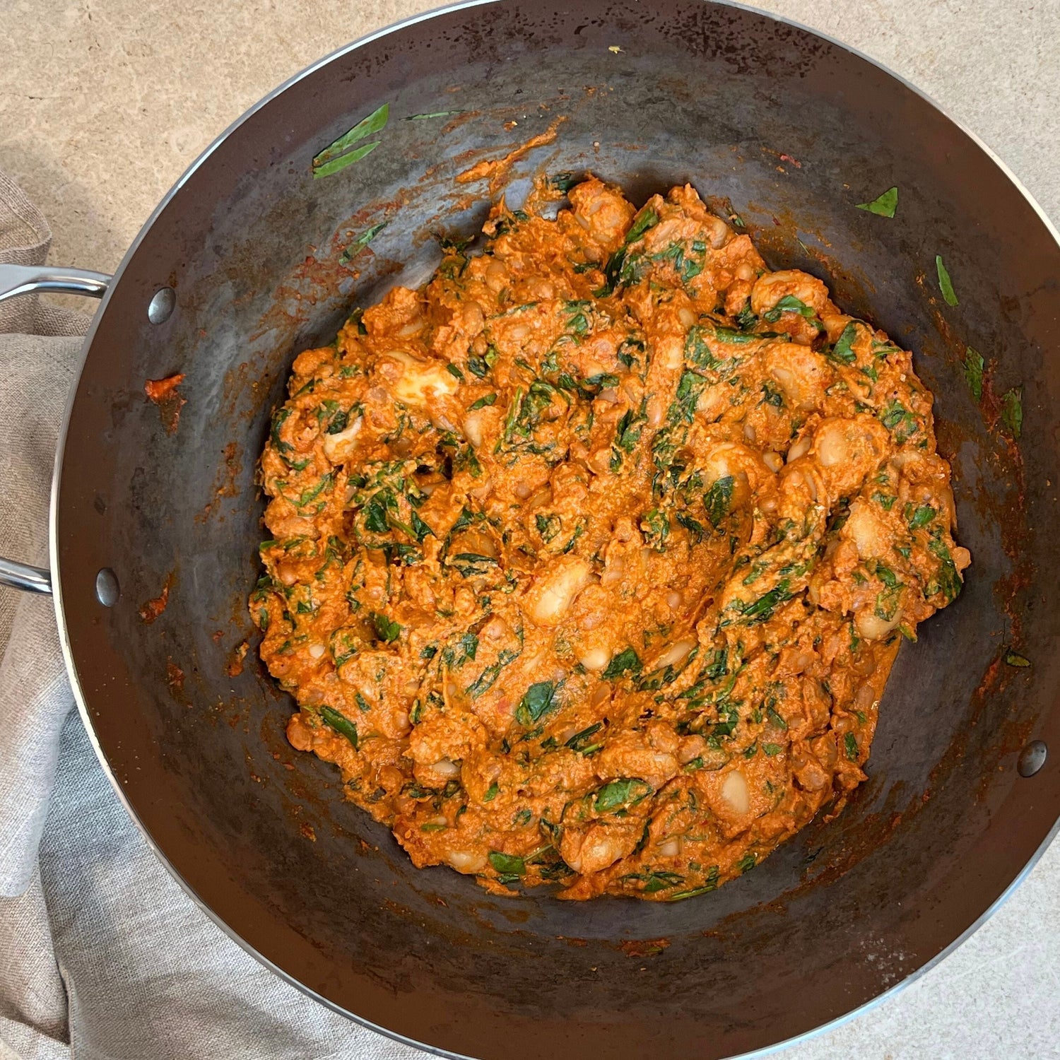 Bønner i soltørrede tomater | Cremet ret med bønner og soltørrede tomater