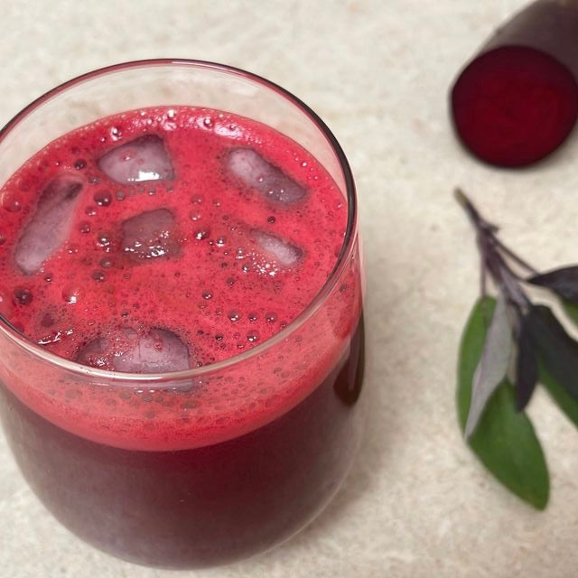 Hormon juice med salvie | Juice med rødbede, gulerod og salvie