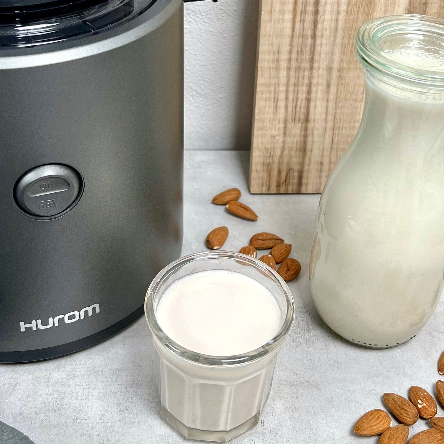 Hjemmelavet plantedrik | Plantemælk lavet på Hurom slowjuicer