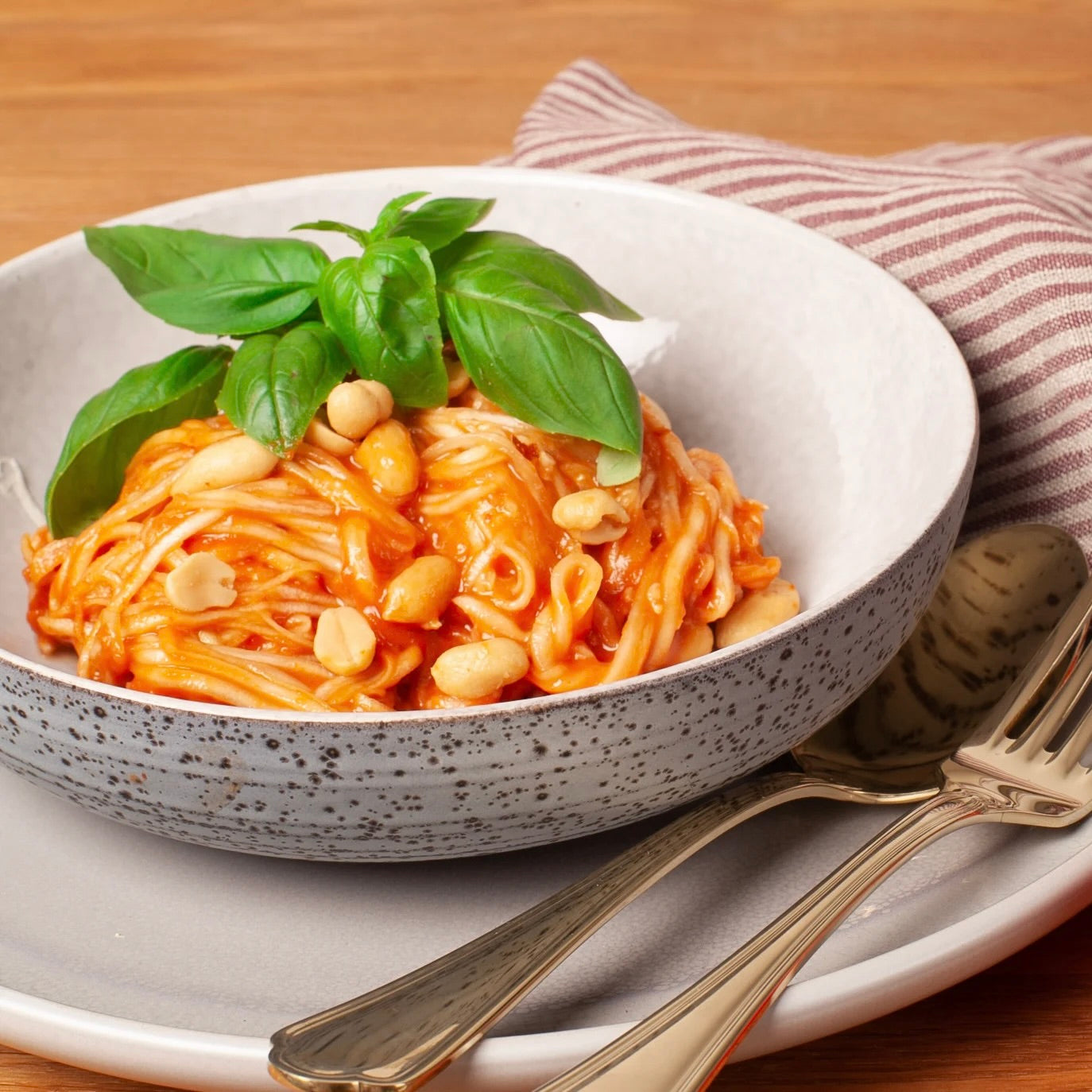 Klassisk Rød Pastasauce | Pastaret af tomater, gulerødder og basilikum