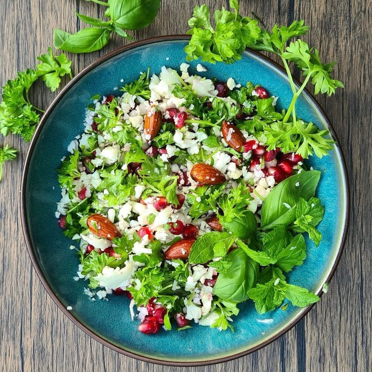 Blomkålstabouleh med ristede mandler | Sprød salat med blomkål