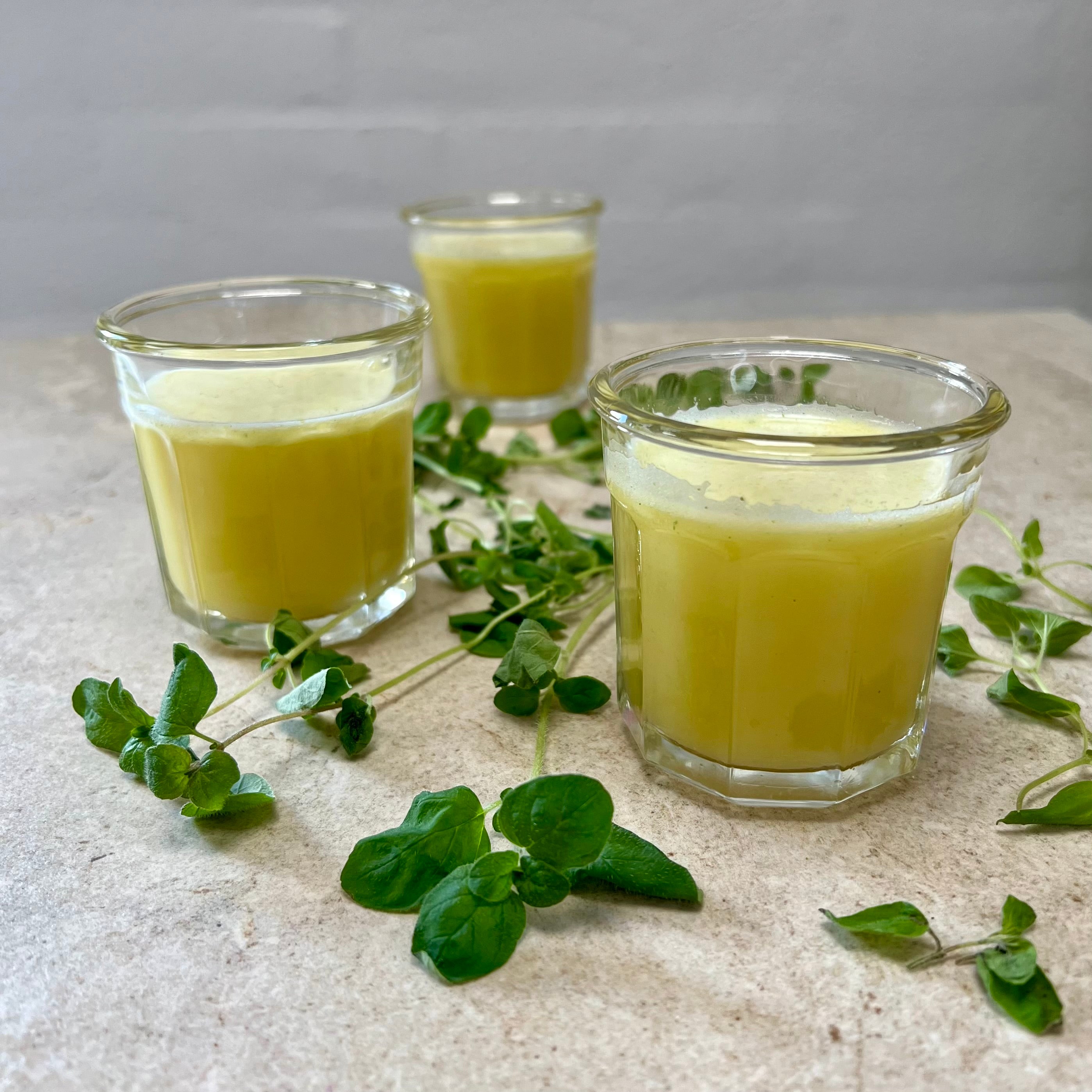 Oregano Shot | Juice shot med oregano og ingefær