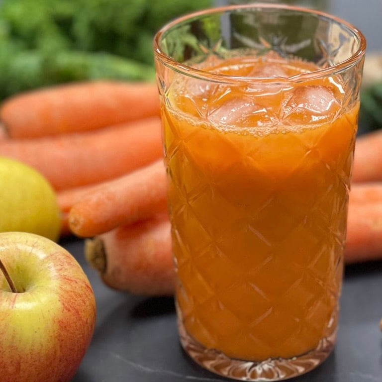 Squash juice | Squash juice med gulerødder og æble