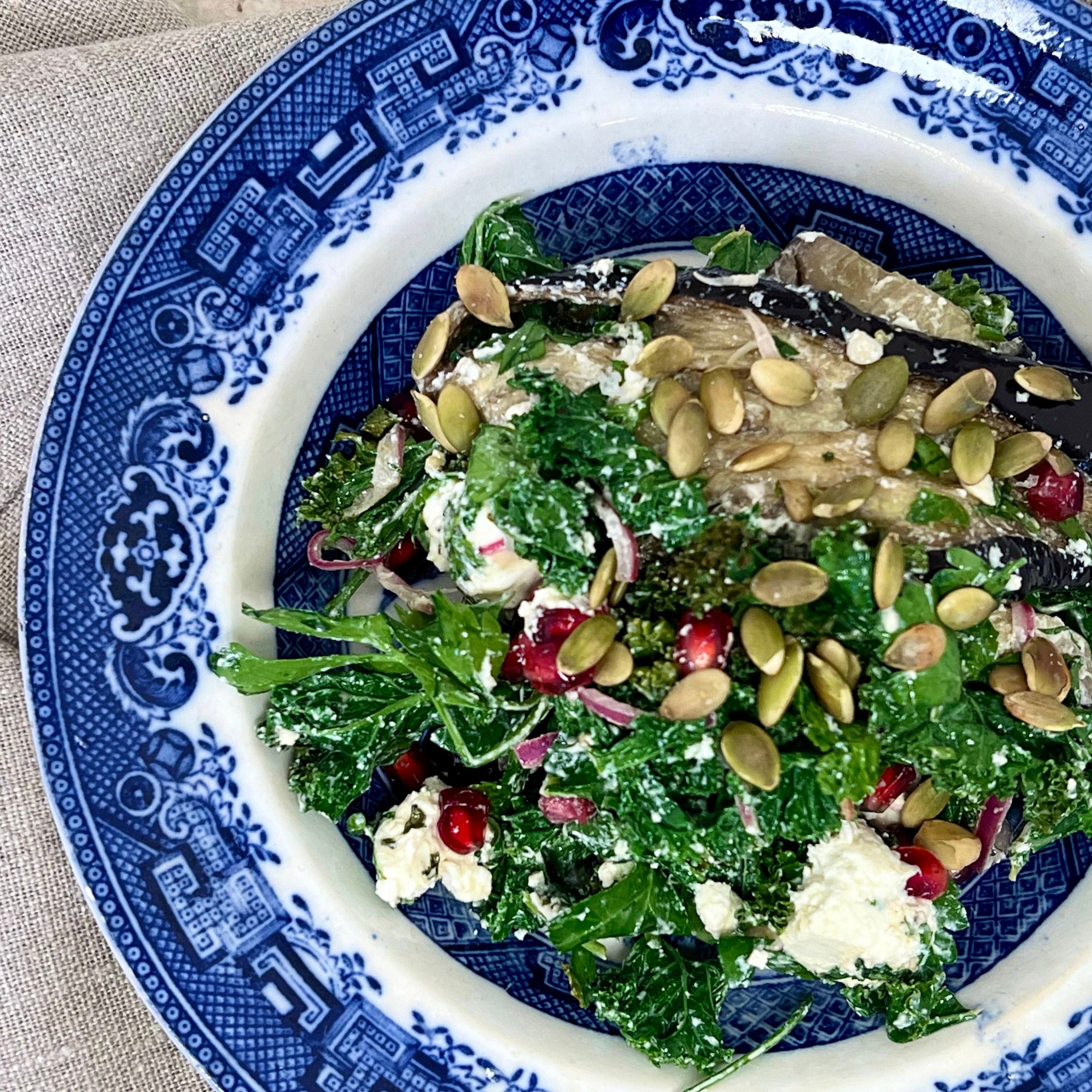 Grønkålssalat med aubergine | Salat med grønkål og aubergine