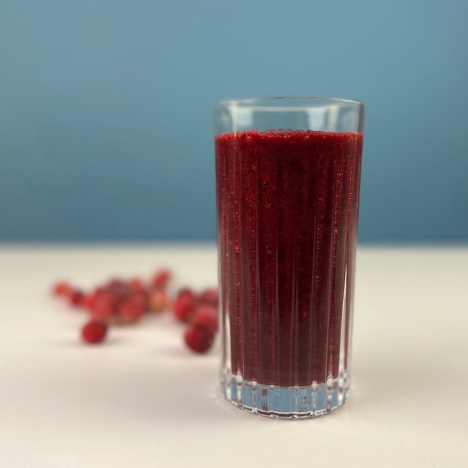 Sommersmoothie | Smoothie med ribs og bær