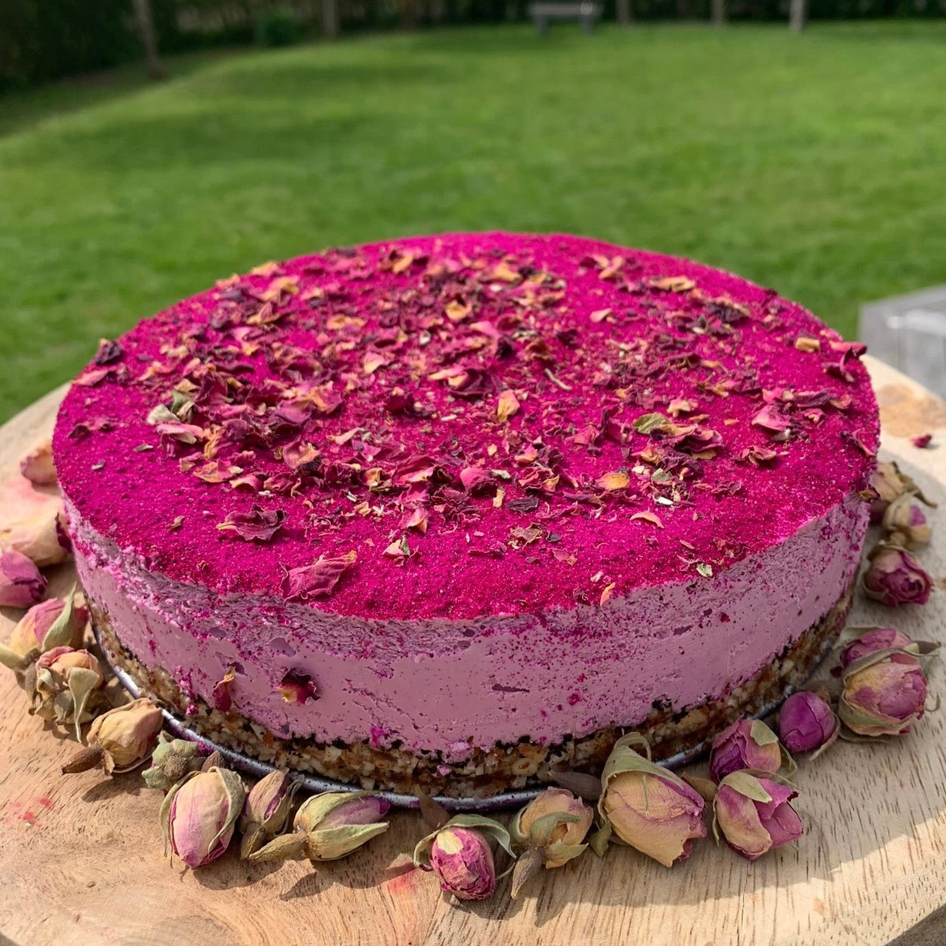 Pink raw kage | Raw kage med hindbær og lakrids