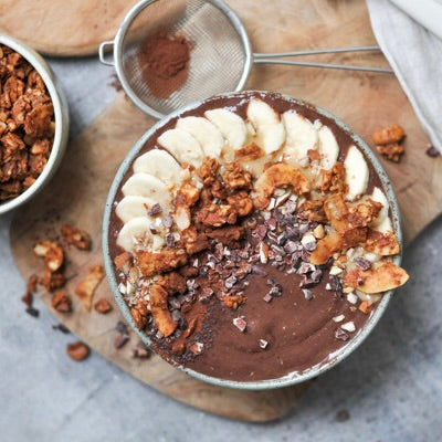 Chokolade & jordbær smoothie bowl