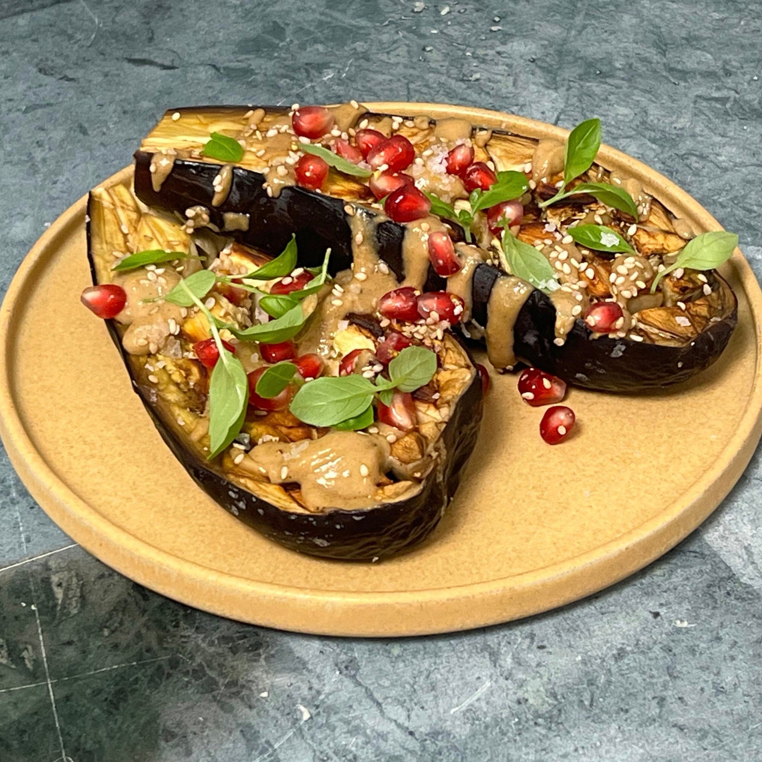 Bagt aubergine | Bagt aubergine med tahindressing