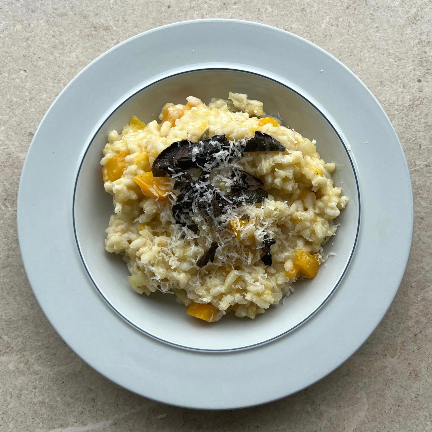 Risotto lavet i høskasse fra Ecoinvent | Risotto med hokkaido og salvie