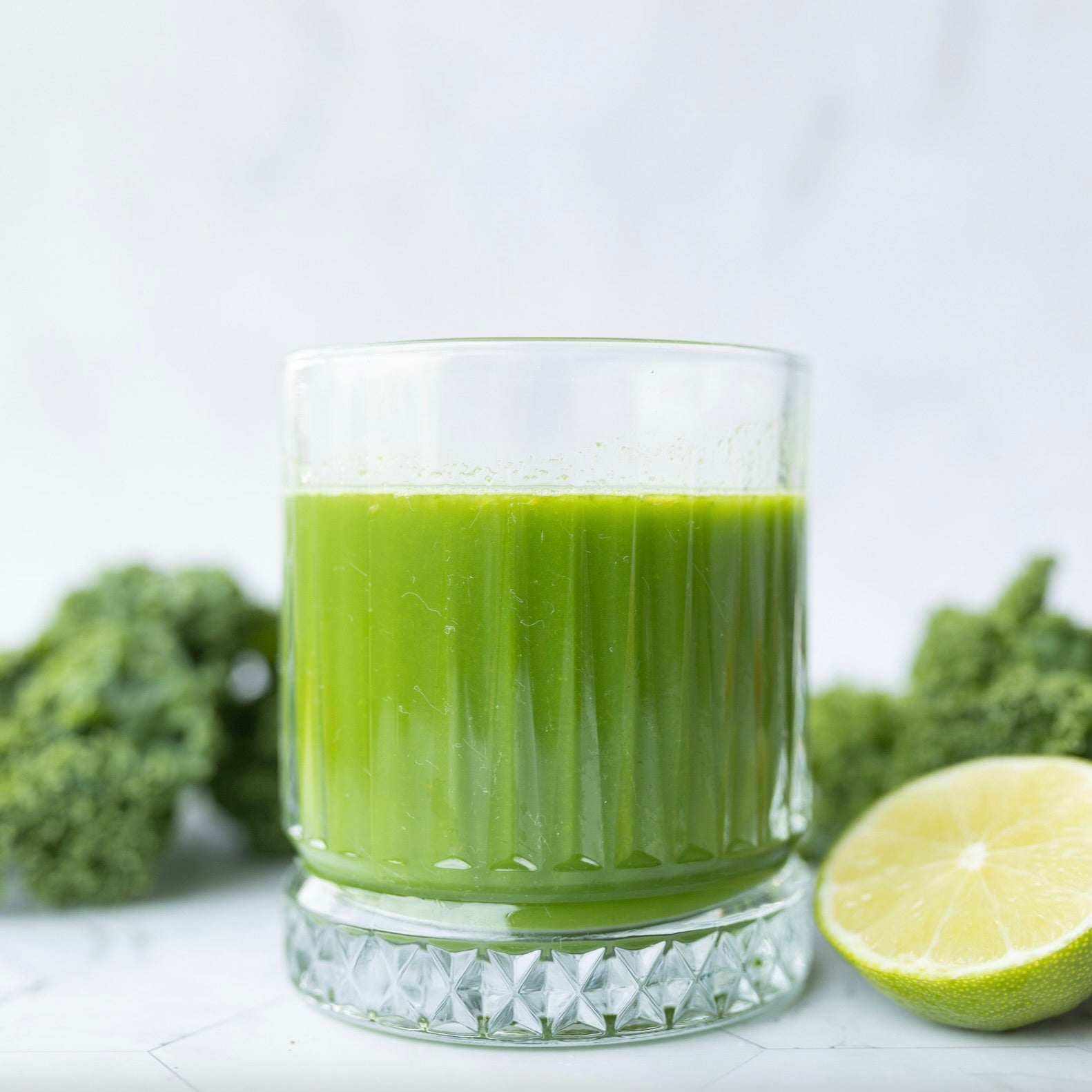 Grønkålsjuice med pære og lime | Juice med grønkål, pære og lime