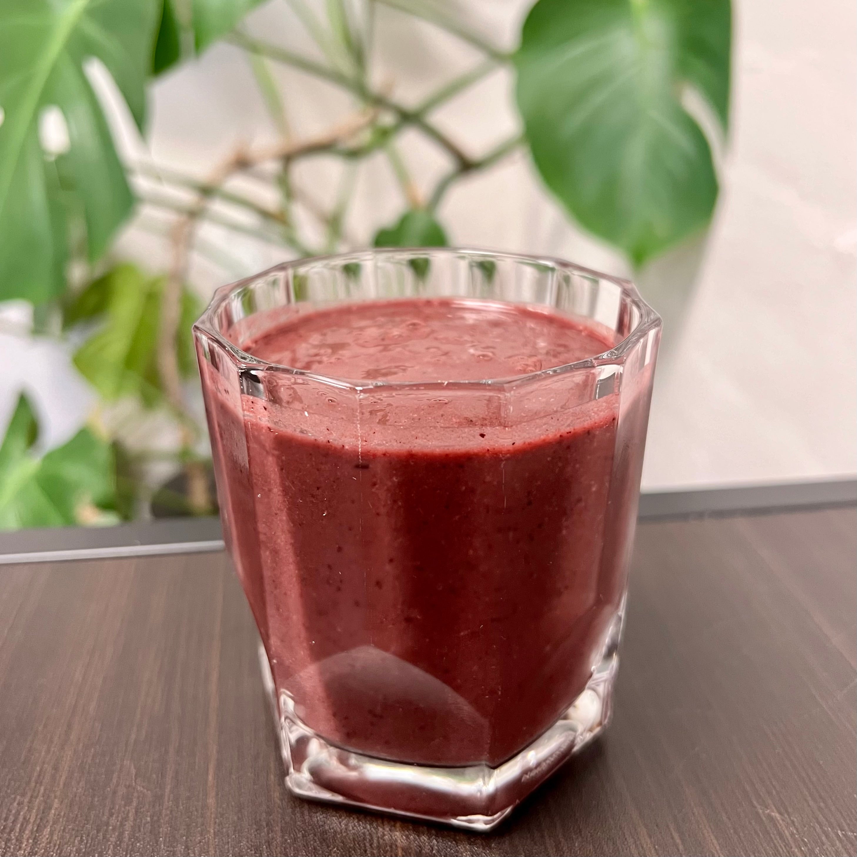 Umahros morgensmoothie | Smoothie med grønt og jordbær