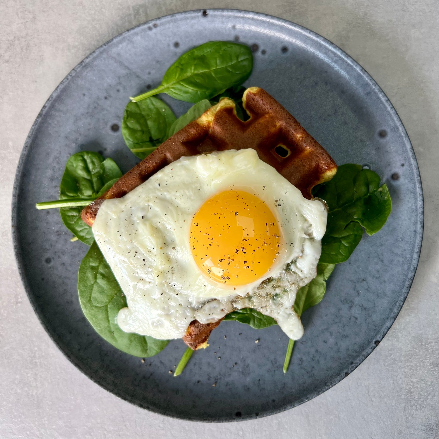 Glutenfri spidskålsvafler | Vafler med spidskål og parmesan