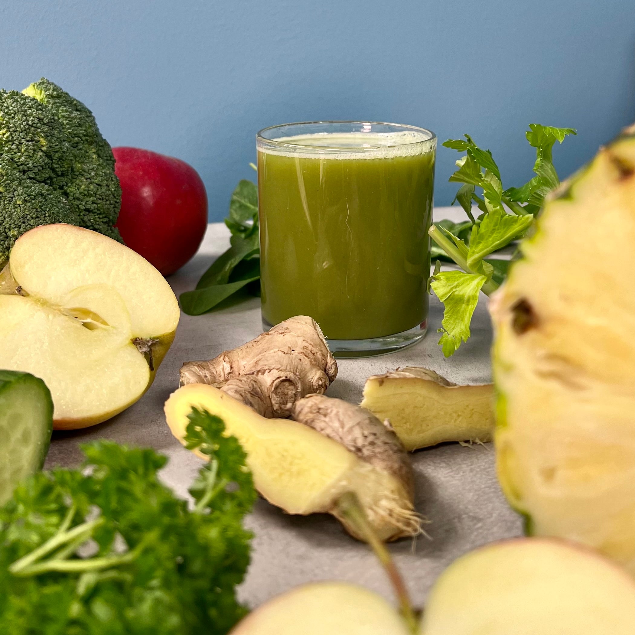 Alt i én juice | Juice med broccoli og blegselleri