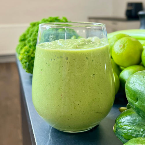 100 procent grøn moppedreng | Smoothie med tomat, bønner og avocado