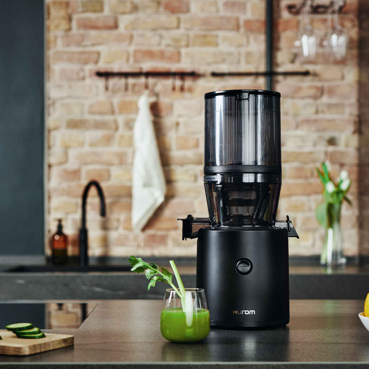 Hurom H320N slowjuicer, Sort