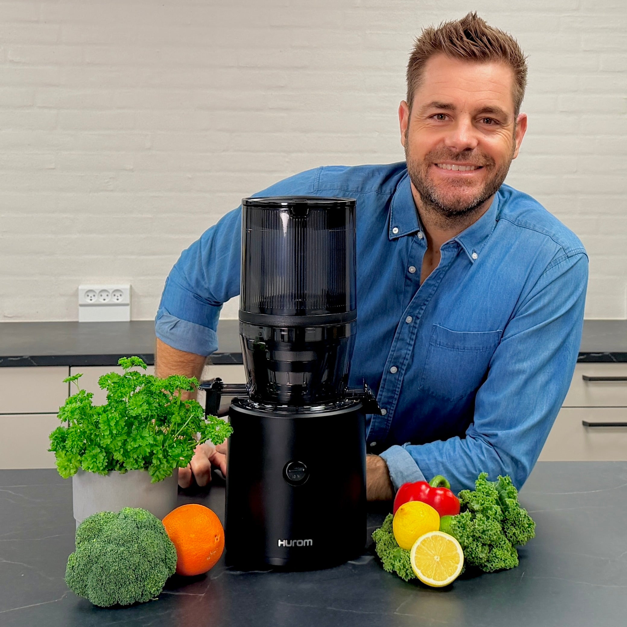 Hurom H320N slowjuicer, Sort
